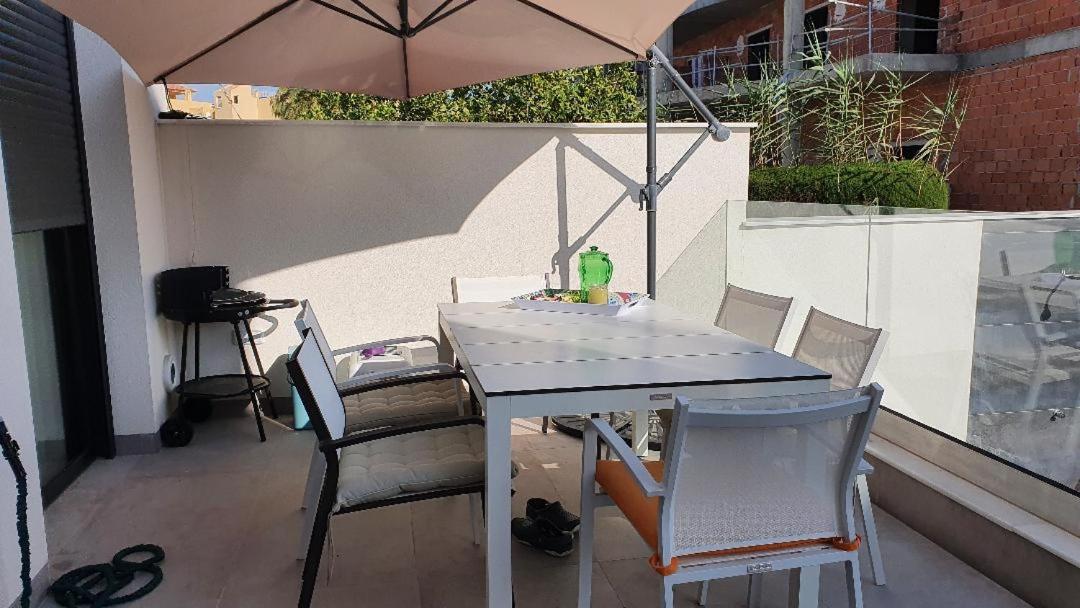 Chalet Con Piscina Privada En La Urb. De Puerto Rey Los Amarguillos Eksteriør bilde